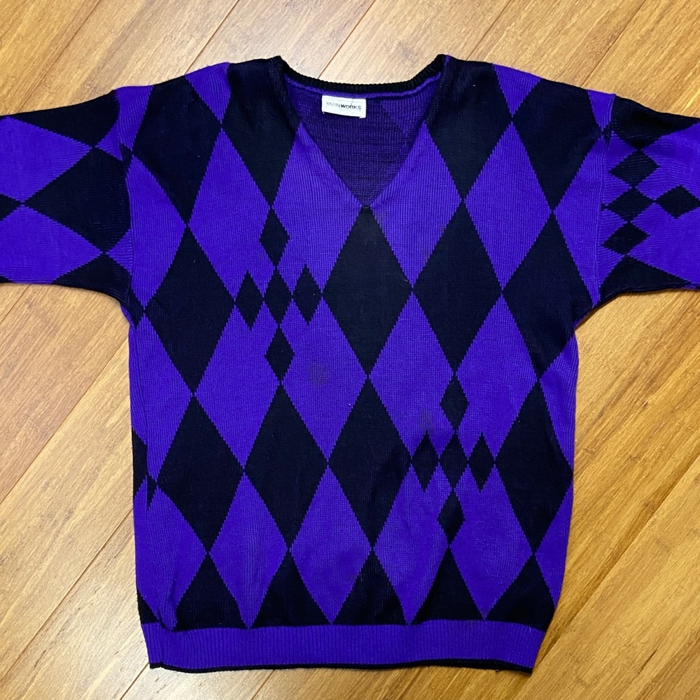 Vintage Yarnworks Knit Purple and Black Diamond Pattern V-Neck Short Sleeve